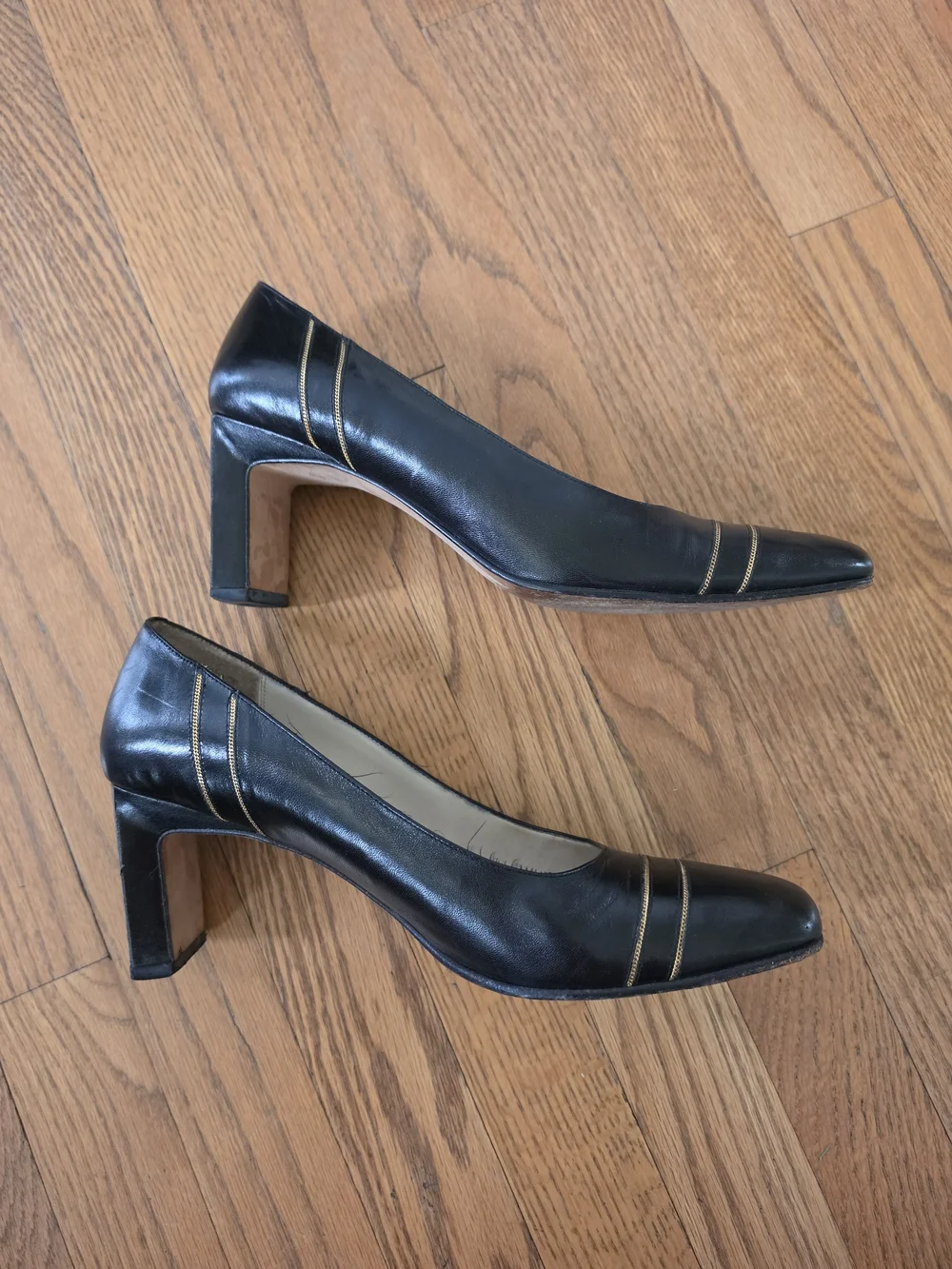Nina Comfort Vintage Black Leather Square-Toe Pumps w/ Gold Accent Trim Size 9.5 - Picture 4 of 6